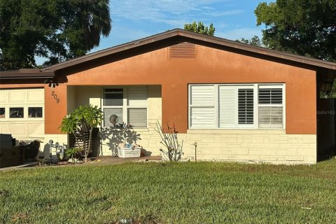 House in Tampa, Florida 3 bedrooms, 171.5 sq.m. № 1390468 - photo 1