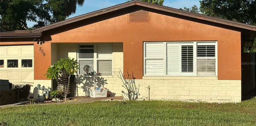 House in Tampa, Florida 3 bedrooms, 171.5 sq.m. № 1390468