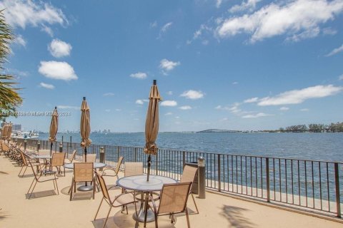 Condo in Miami, Florida, 1 bedroom  № 1184740 - photo 6