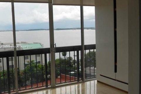 Condominio en venta en Miami, Florida, 1 dormitorio, 86.4 m2 № 1184740 - foto 14