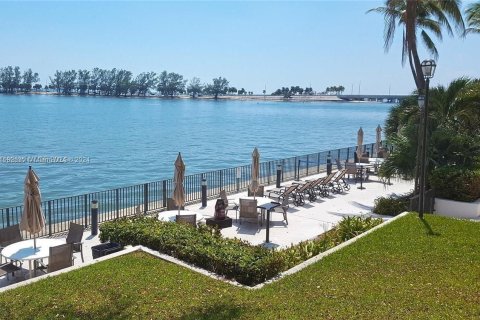 Condo in Miami, Florida, 1 bedroom  № 1184740 - photo 7