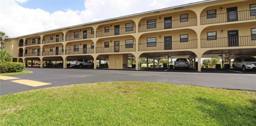 Condominio en Port Charlotte, Florida, 2 dormitorios  № 523132