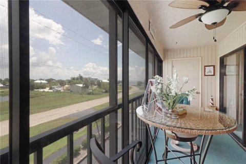Condominio en venta en Port Charlotte, Florida, 2 dormitorios, 106.84 m2 № 523132 - foto 3