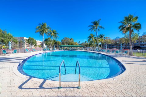 Condo in Fort Lauderdale, Florida, 2 bedrooms  № 1189679 - photo 2