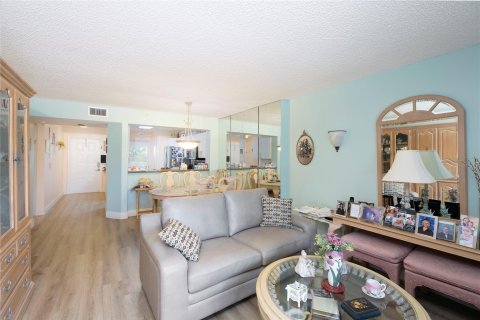 Condo in Fort Lauderdale, Florida, 2 bedrooms  № 1189679 - photo 13