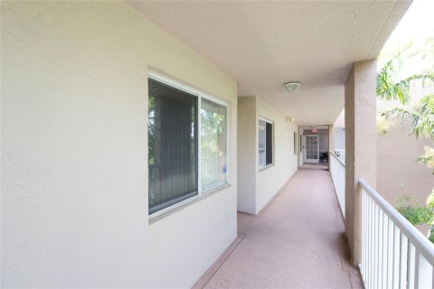 Condo in Fort Lauderdale, Florida, 2 bedrooms  № 1189679 - photo 17