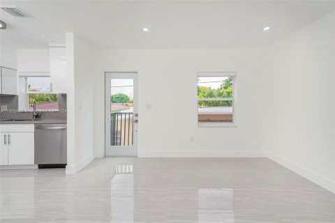 Apartamento en alquiler en Miami, Florida, 2 dormitorios, 80.36 m2 № 1355179 - foto 7