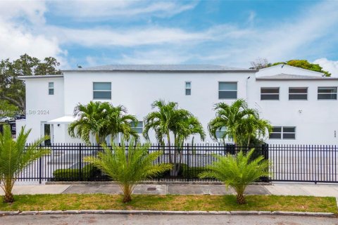 Appartement à louer à Miami, Floride: 2 chambres, 80.36 m2 № 1355179 - photo 1