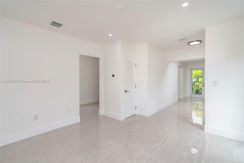 Apartamento en alquiler en Miami, Florida, 2 dormitorios, 80.36 m2 № 1355179 - foto 8