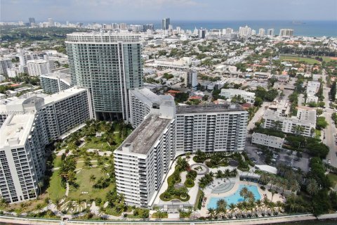 Condo in Miami Beach, Florida, 1 bedroom  № 1355136 - photo 13