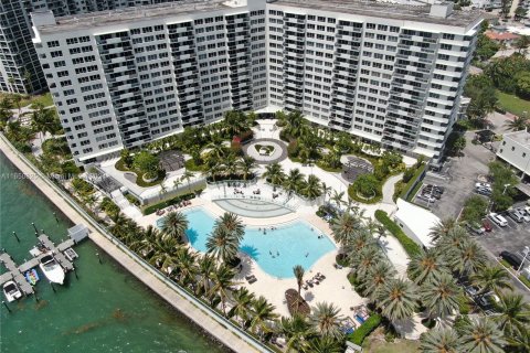 Condo in Miami Beach, Florida, 1 bedroom  № 1355136 - photo 10