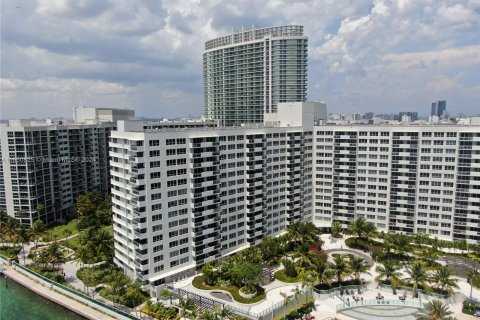 Condo in Miami Beach, Florida, 1 bedroom  № 1355136 - photo 12