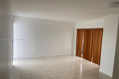 Condominio en alquiler en Miami, Florida, 2 dormitorios, 76.18 m2 № 1355178 - foto 16