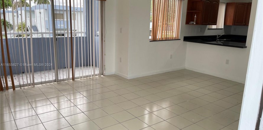 Condo in Miami, Florida, 2 bedrooms  № 1355178