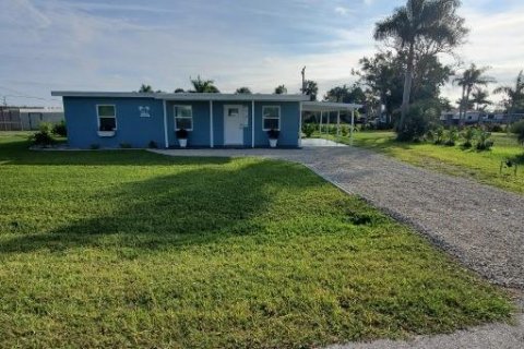 Casa en venta en Punta Gorda, Florida, 3 dormitorios, 85.47 m2 № 856466 - foto 1
