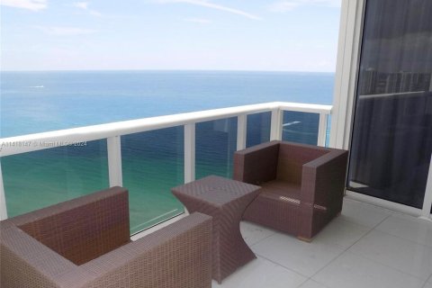 Condo in Sunny Isles Beach, Florida, 2 bedrooms  № 1078288 - photo 1