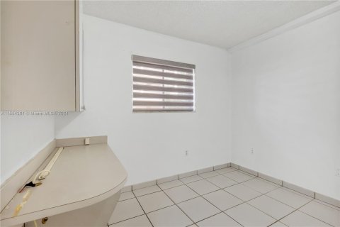Condominio en venta en Hialeah, Florida, 2 dormitorios, 75.44 m2 № 1078242 - foto 18