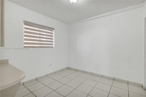 Condominio en venta en Hialeah, Florida, 2 dormitorios, 75.44 m2 № 1078242 - foto 17
