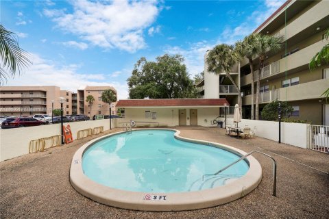 Condo in Sunrise, Florida, 2 bedrooms  № 1091529 - photo 4