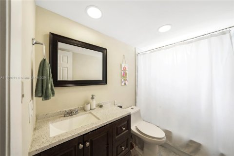 Condo in Sunrise, Florida, 2 bedrooms  № 1091529 - photo 18