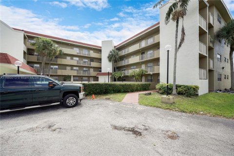 Condo in Sunrise, Florida, 2 bedrooms  № 1091529 - photo 2