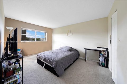 Condo in Sunrise, Florida, 2 bedrooms  № 1091529 - photo 15