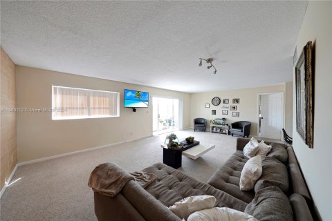 Condo in Sunrise, Florida, 2 bedrooms  № 1091529 - photo 7