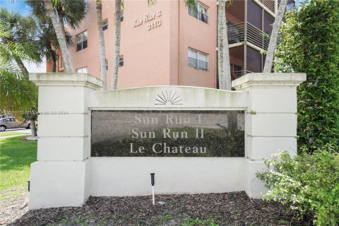 Condo in Sunrise, Florida, 2 bedrooms  № 1091529 - photo 1