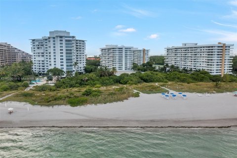 Condo in Key Biscayne, Florida, 2 bedrooms  № 1294700 - photo 28