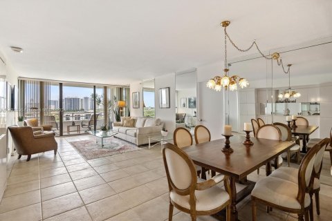 Condominio en venta en Aventura, Florida, 2 dormitorios, 108.6 m2 № 1294654 - foto 3