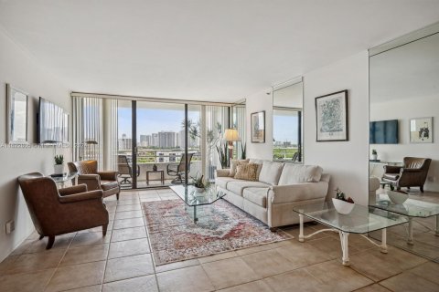 Condominio en venta en Aventura, Florida, 2 dormitorios, 108.6 m2 № 1294654 - foto 4