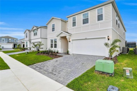 House in Davenport, Florida 10 bedrooms, 408.68 sq.m. № 1288494 - photo 3