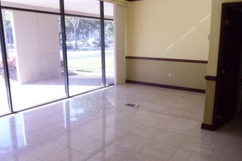 Propiedad comercial en venta en Lauderdale Lakes, Florida № 1161948 - foto 2