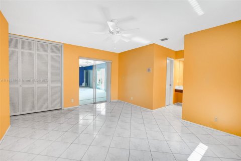 House in Hollywood, Florida 5 bedrooms, 322.74 sq.m. № 858424 - photo 21