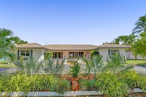 Villa ou maison à vendre à Hollywood, Floride: 5 chambres, 322.74 m2 № 858424 - photo 1