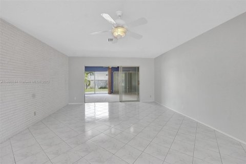 Villa ou maison à vendre à Hollywood, Floride: 5 chambres, 322.74 m2 № 858424 - photo 7