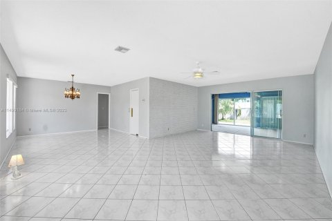 House in Hollywood, Florida 5 bedrooms, 322.74 sq.m. № 858424 - photo 4