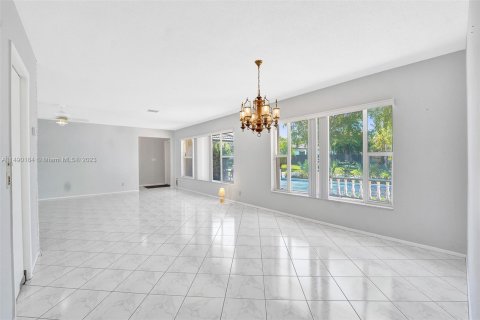 House in Hollywood, Florida 5 bedrooms, 322.74 sq.m. № 858424 - photo 8