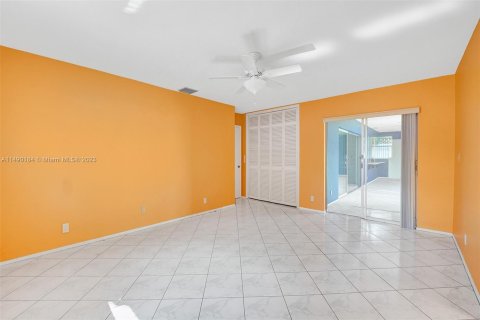 House in Hollywood, Florida 5 bedrooms, 322.74 sq.m. № 858424 - photo 22