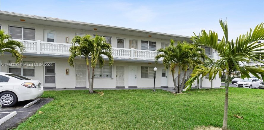 Condominio en Miami Gardens, Florida, 1 dormitorio  № 858389