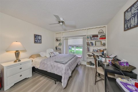 Condo in Sun City Center, Florida, 2 bedrooms  № 1359084 - photo 19