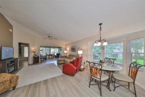 Condo in Sun City Center, Florida, 2 bedrooms  № 1359084 - photo 13