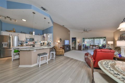 Condo in Sun City Center, Florida, 2 bedrooms  № 1359084 - photo 12