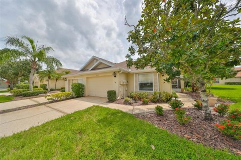 Condo in Sun City Center, Florida, 2 bedrooms  № 1359084 - photo 1