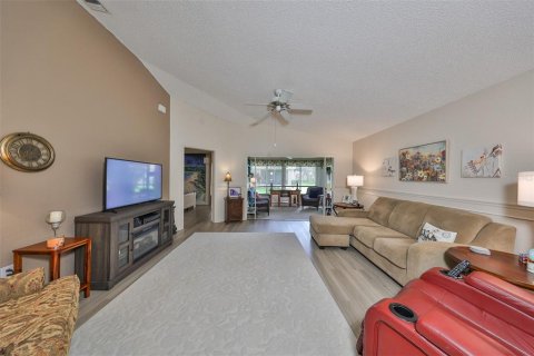 Condo in Sun City Center, Florida, 2 bedrooms  № 1359084 - photo 14