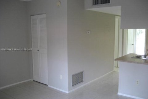 Condominio en alquiler en Miami, Florida, 1 dormitorio, 45.52 m2 № 911059 - foto 7