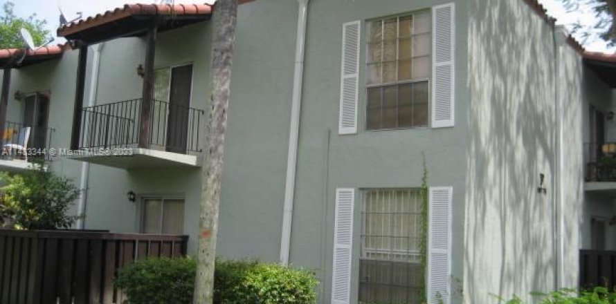 Condominio en Miami, Florida, 1 dormitorio  № 911059