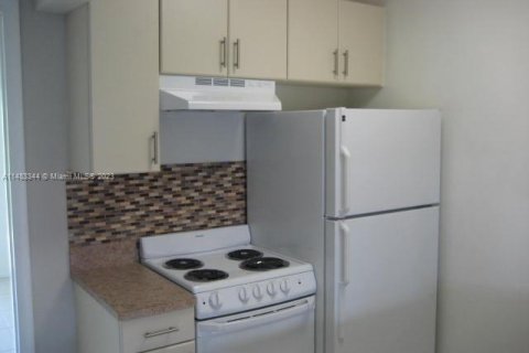 Condominio en alquiler en Miami, Florida, 1 dormitorio, 45.52 m2 № 911059 - foto 2