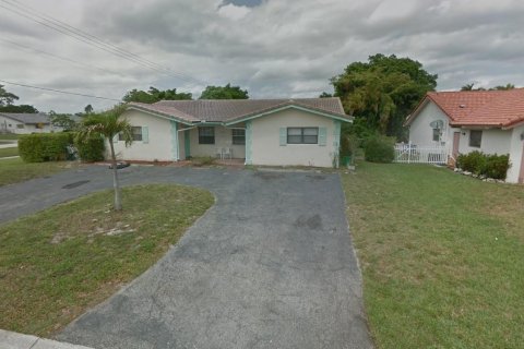 House in Coral Springs, Florida 3 bedrooms, 134.15 sq.m. № 1077399 - photo 1