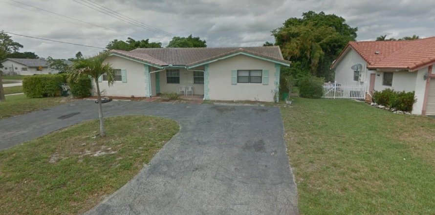 House in Coral Springs, Florida 3 bedrooms, 134.15 sq.m. № 1077399